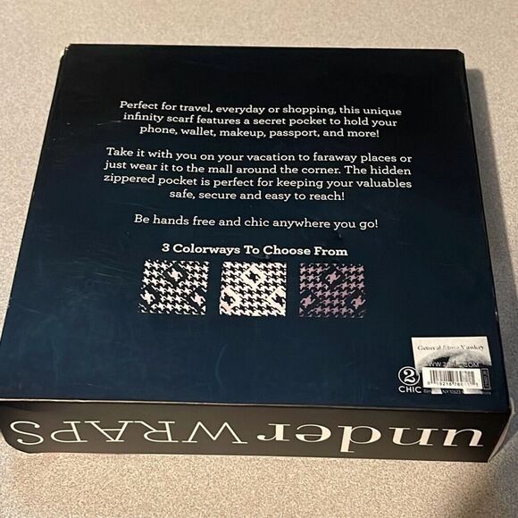 2 Chic Womens Infinity Scarf‎ One Size Geo Print Hidden Zipped Pocket New - Picture 2 of 3